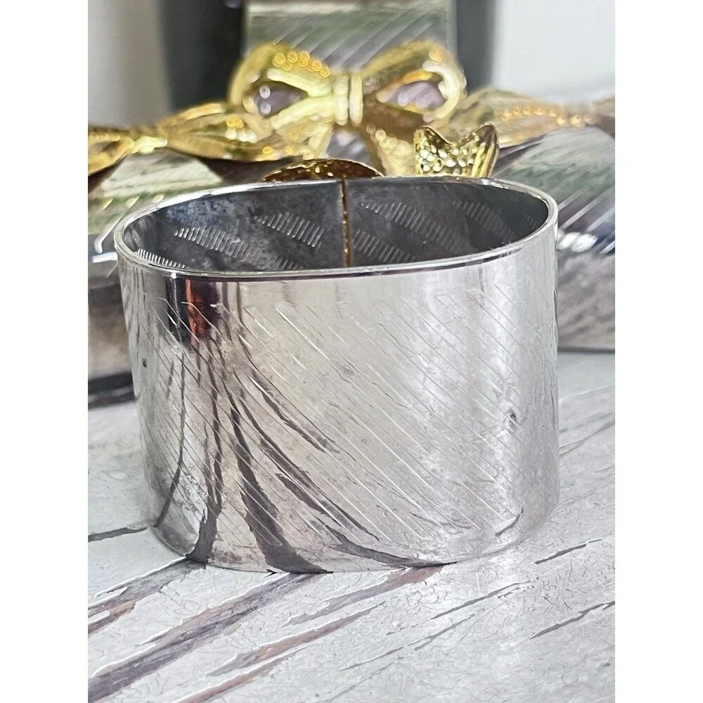 Vintage Oval Shaped Silver Plated Napkin Rings With Gold Bows Set Of 4 / Dining